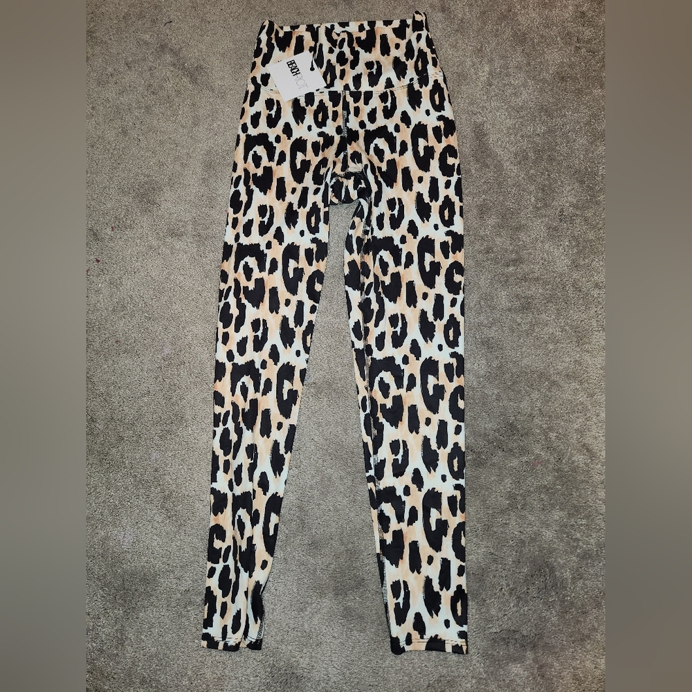 NWT: Beach Riot PIPER LEGGING IN SPOTTED LEOPARD - Picture 4 of 9